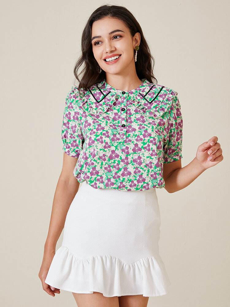 Blusa manga curta com estampa floral babado e botão lapela