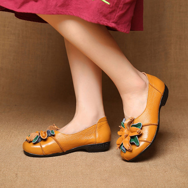 SOCOFY Retro Handmade Flower Soft Flat Casual Leather Loafers