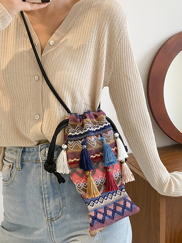 Women Straw Bohemian Stylish Fish Tassel Design Crossbody Bag Fashion Vintage Drawstring Shoulder Bag