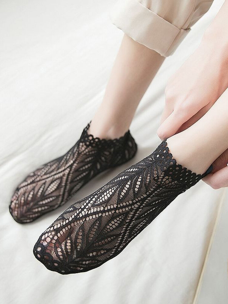 Women Thin Breathable Deep Antiskid Invisible Lace Boat Socks Vogue Casual Soft Ankle Socks