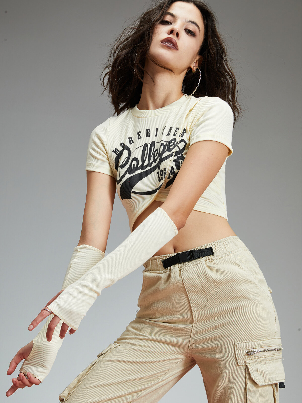 Letters Graphic Crew Neck Crop Top With Detachable Sleeves