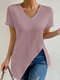 Damen-T-Shirt mit schlichter Textur, V-Ausschnitt, unregelmäßigem Saum und hohlen Ärmeln - Rosa