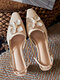 حذاء زفاف أبيض فاخر أنيق ومزين بمشبك مريح - اللون البيج
