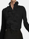 Blusa elegante con botones y manga larga decorada con volantes - Negro