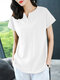 Camiseta feminina casual manga curta gola alta com entalhe sólido - Branco
