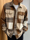 Camisas de manga larga con botones metálicos y bolsillo con solapa a cuadros para hombre - marrón