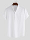 Herrenhemd mit einfarbigem Stehkragen und kurzen Ärmeln und Taschenknöpfen - Weiß