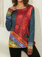 تي شيرت كاجوال بأكمام طويلة ورقبة دائرية وطبعة عرقية للنساء - أحمر