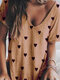 Camiseta feminina casual manga curta com decote em V estampado coração - Cáqui