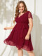 فستان متوسط الطول برقبة على شكل V وأكمام قصيرة من الدانتيل - نبيذ أحمر