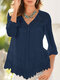 Кружевная блузка в стиле пэчворк с оборками и V-образным вырезом на пуговицах спереди - синий