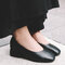 أحذية نسائية كلاسيكية بمقدمة مربعة على شكل حرف V وكعب مكتنزة - أسود