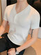 T-shirt da uomo a maniche corte in maglia con scollo a V e design con bottoni - bianca