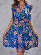 فستان بفتحة رقبة على شكل V وأكمام مطوية وطبعة أوراق زهور استوائية - أزرق