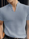 Einfarbiges, kurzärmliges Strick-T-Shirt für Herren mit V-Ausschnitt - Blau