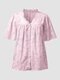 Blusa de manga corta con botones y cuello en V con borde de lechuga floral - Rosado