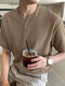 Camiseta de manga corta casual con cuello en V sólido para hombre - café