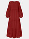 فستان ماكسي مرقع بأكمام طويلة وياقة دائرية وطبعة منقّطة - أحمر