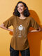 Kurzärmliges Retro-Grafik-T-Shirt mit Rundhalsausschnitt und abgerundetem Saum - Kaffee