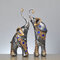 Un couple d'ornements d'éléphant artisanat en résine avec diamant décor à la maison moderne simple   - Gris