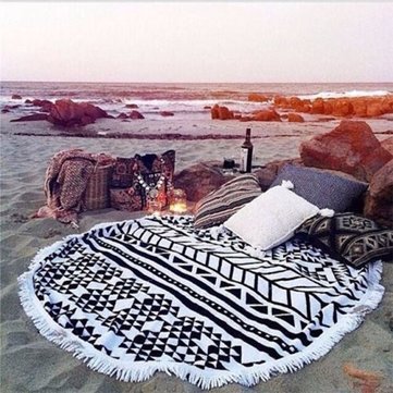 Serviette de plage ronde style bohème en coton avec pompons tricotés 