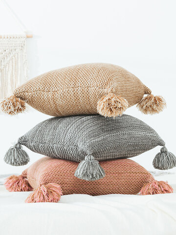 Fodere per cuscini decorati in stile nordico con nappe in lana lavorata a maglia