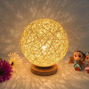 Comodino da comodino con luce notturna a sfera in rattan lampada