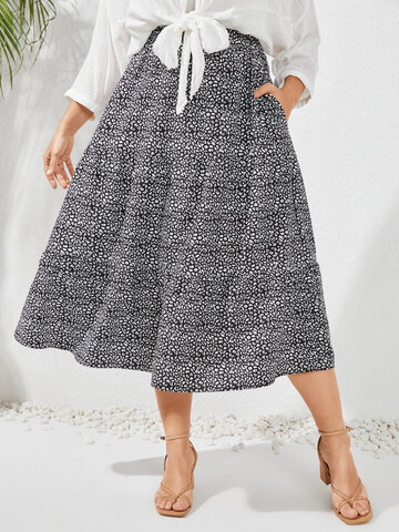 Plus Size Spotted Elastic Waist Skirt