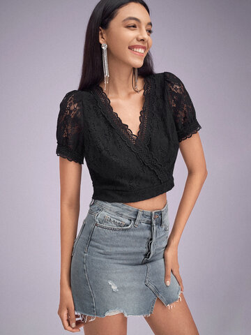 Lace Solid V-neck Crop Top