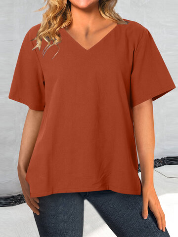 Camiseta con cuello en V y dobladillo asimétrico