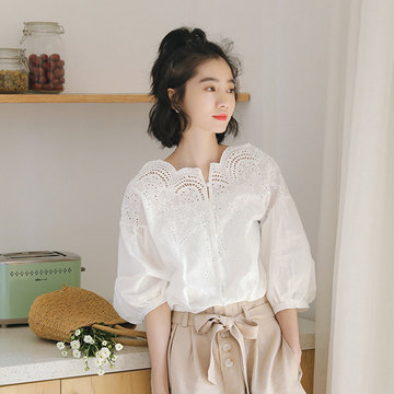 

Season French Retro Lace Collar Openwork Lace Loose Lantern Sleeves Five-point Sleeves Lace Shirt Shirt Shirt