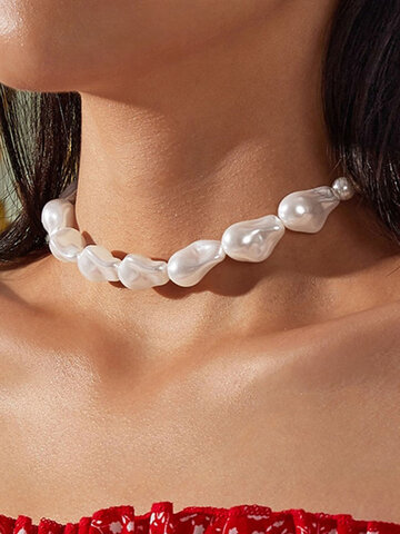 不規則な真珠のネックレス