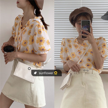 

Korean Season New ~ Bubble Sleeve Printed Wood Ear V-neck Short-sleeved Shirt Women