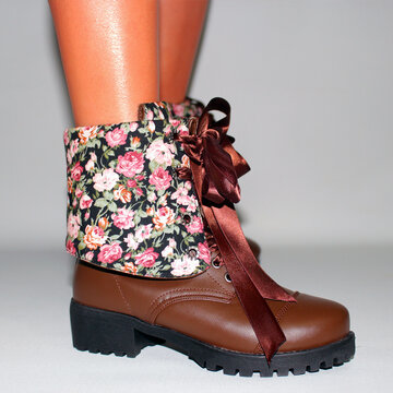 

Warmable Cuffed Floral Chunky Heel Boots, Black brown