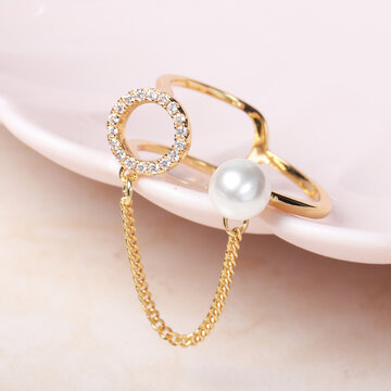 Anello con perla in oro 18 carati con zirconi 
