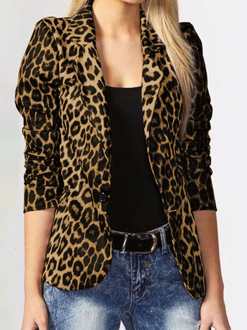 Anzug mit Revers und Knopfleiste mit Leopardenmuster
