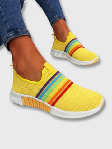 Zapatos para caminar casuales de punto con rayas arcoíris